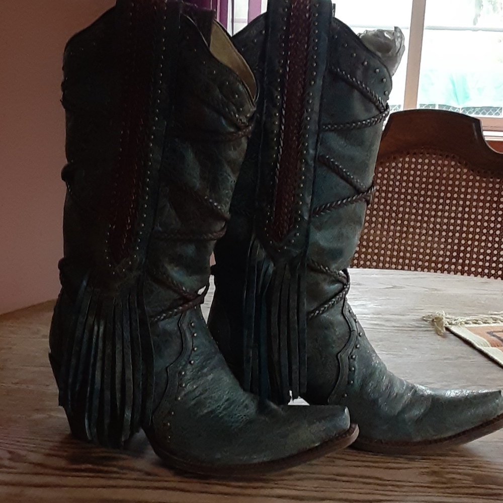 Corral pointed boots.